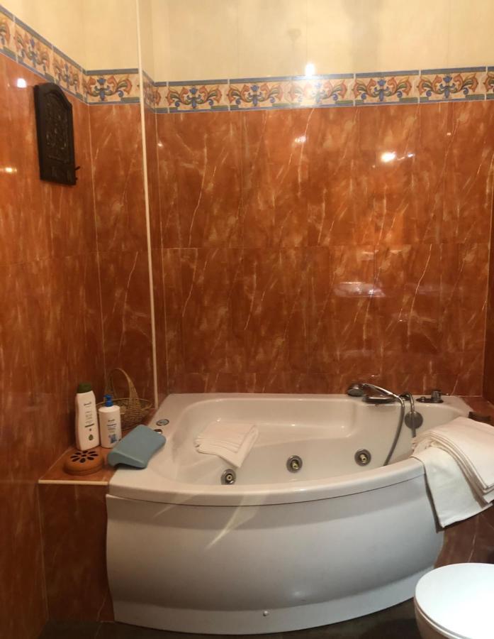 Apartamento En Pleno Centro De Marchena 3 Dormitorios 3 Banos Privados ภายนอก รูปภาพ